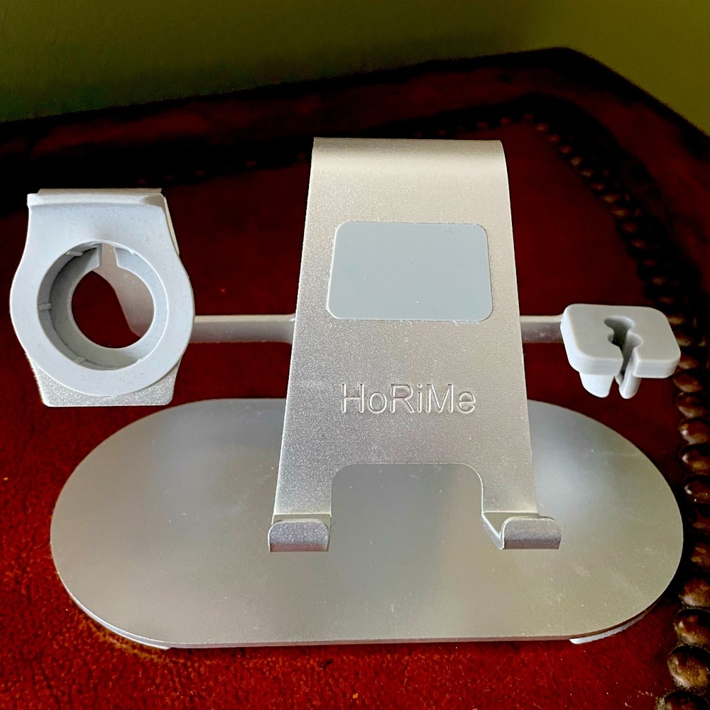 3 in 1 Apple Charging Station by HoRiMe